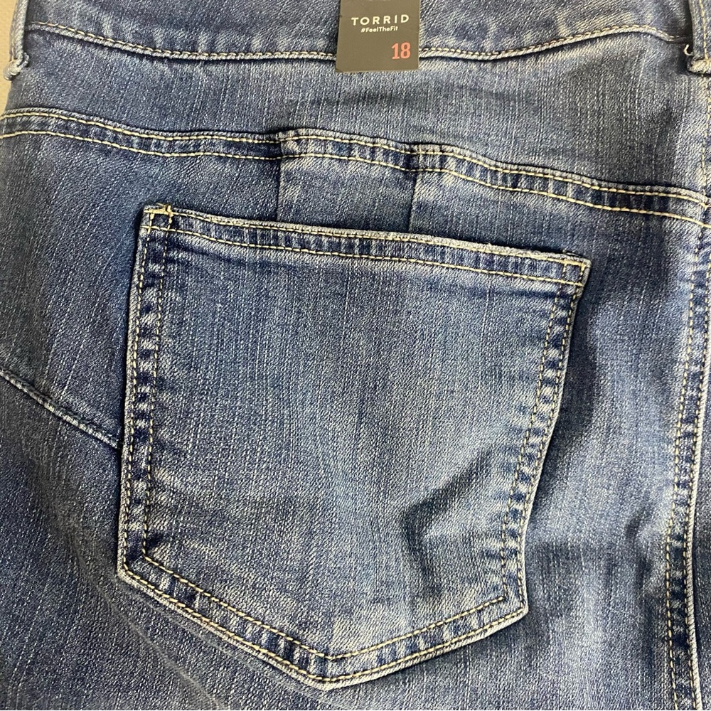 Torrid 5" Bombshell Premium Stretch High Rise Sho… - image 6